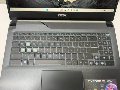 MSI Cyborg 15 A13VF Core I7-13va | RTX 4060 (8GB) | 24GB RAM | 512GB SSD - Teclado Internacional [CYBORG15A13VF-1483US] - Buen Estado